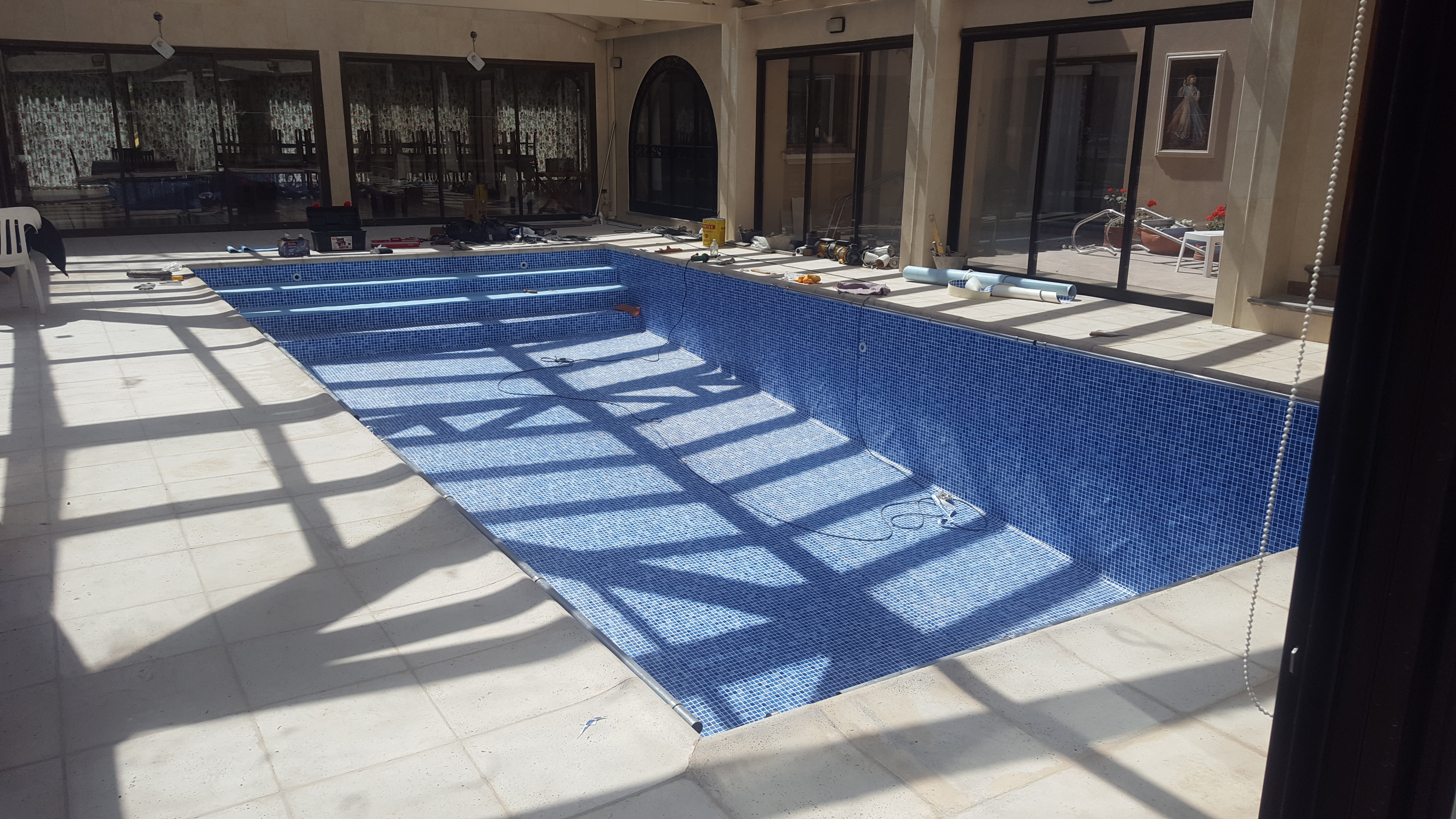 Piscina residencial terminada con revestimiento Linner azul
